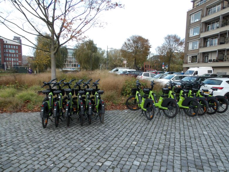 Fietsen-parking-nov2023-AlfredHeeroma.JPG title = 