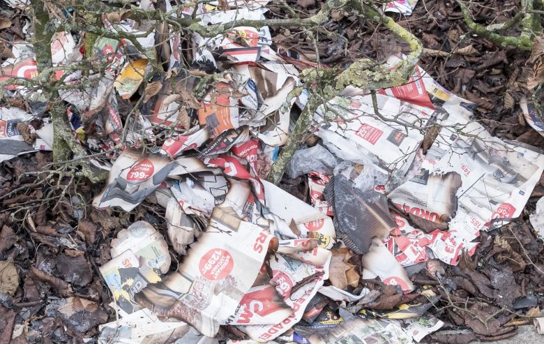 Rotzooi1-papier.jpg title = 
